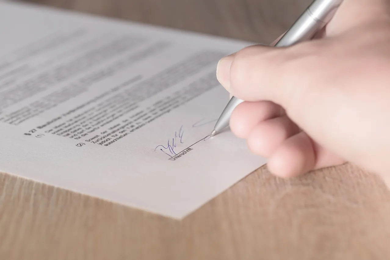 Contract, signature, lease