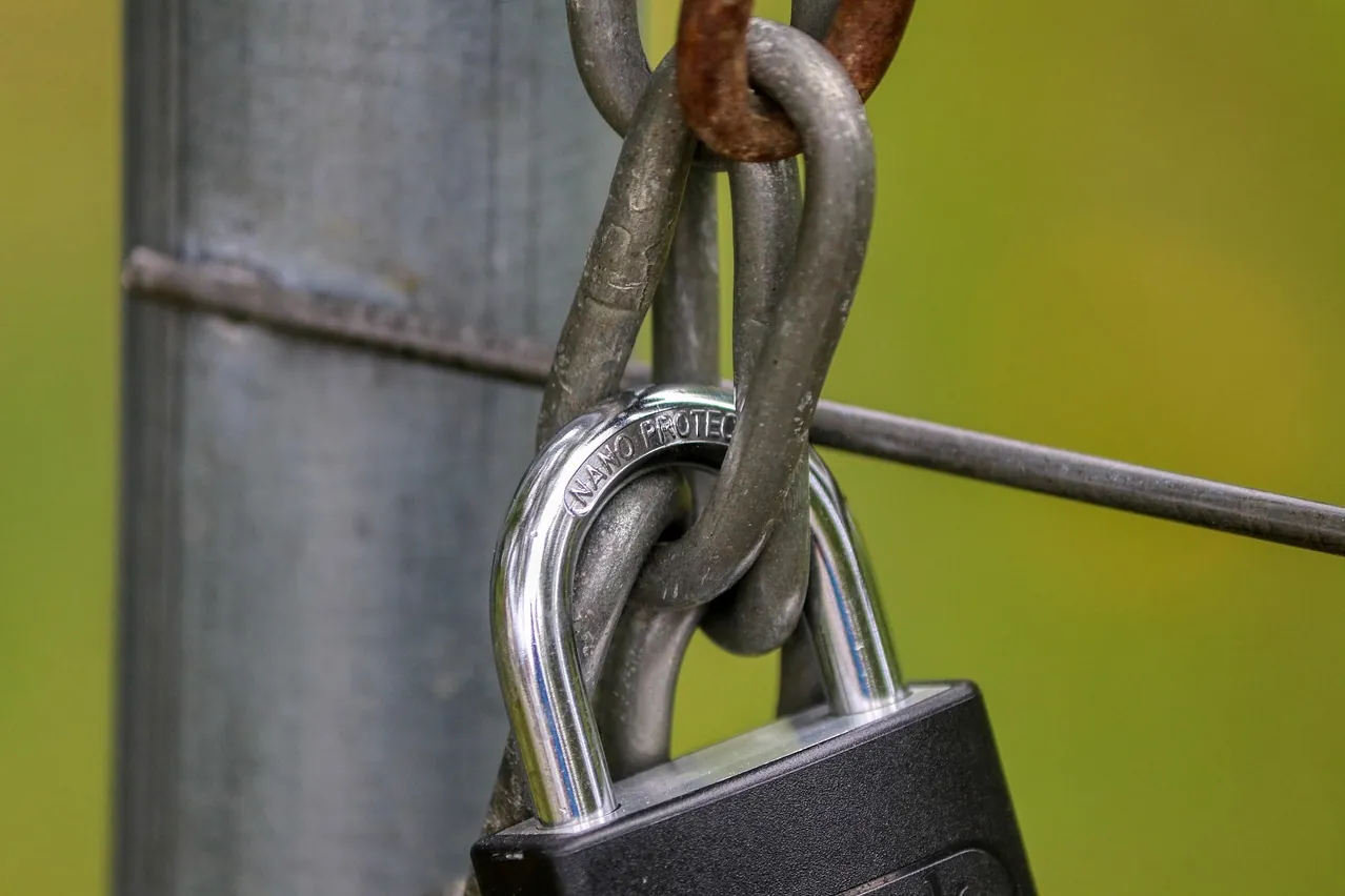 Castle, locked, security