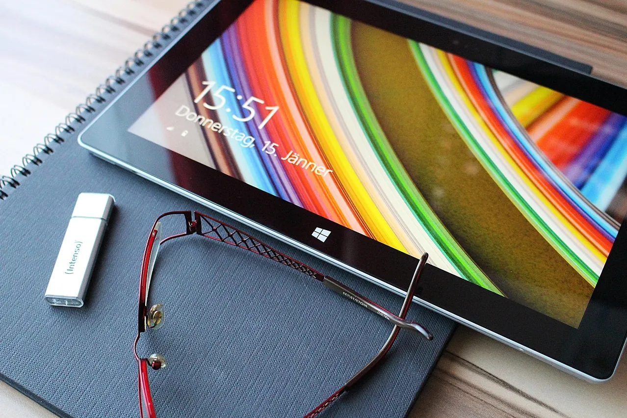 Tablet, touch screen, reading glasses