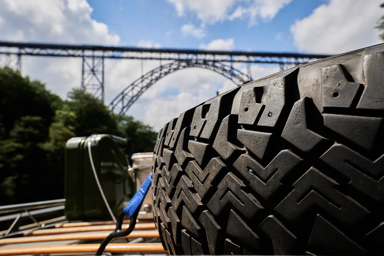 Vehicle, automobile, tire